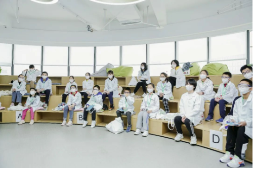 小小科学家探索合成生物新世界