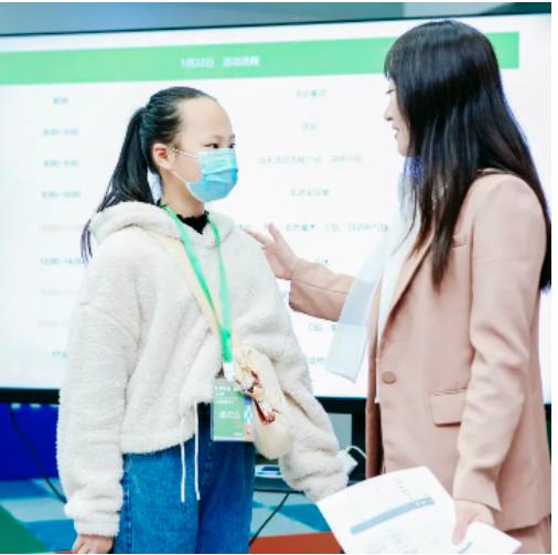 小小科学家探索合成生物新世界