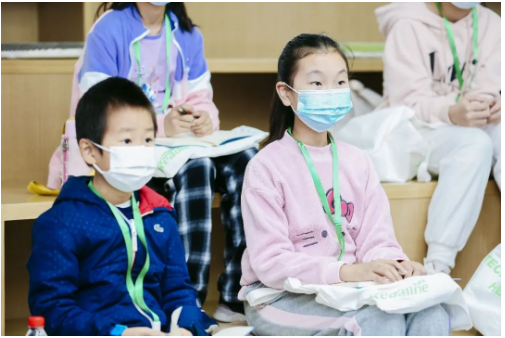 小小科学家探索合成生物新世界