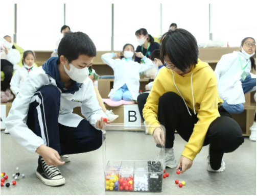 小小科学家探索合成生物新世界