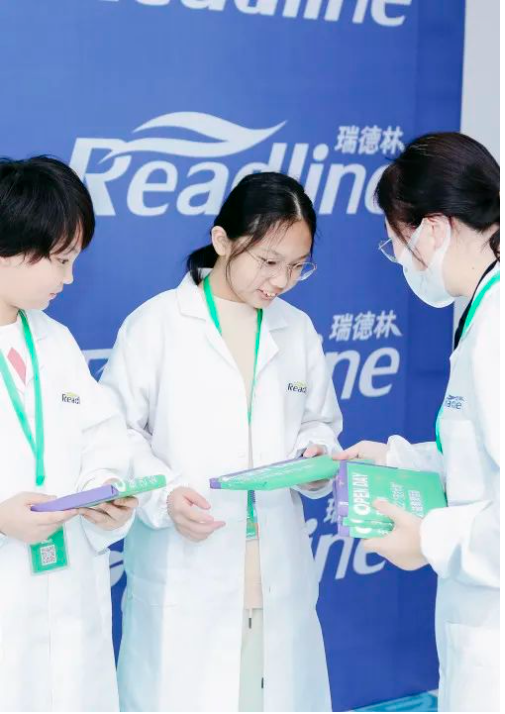 小小科学家探索合成生物新世界